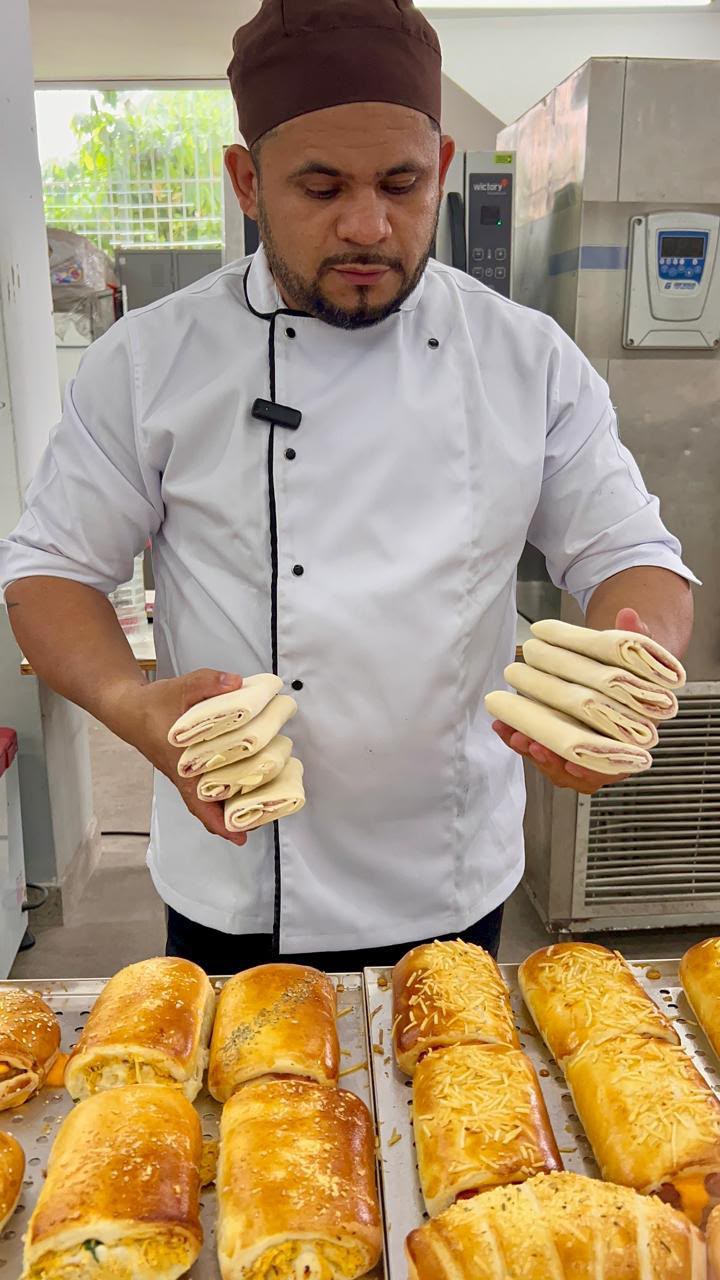 Chef organizando o negócio no computador